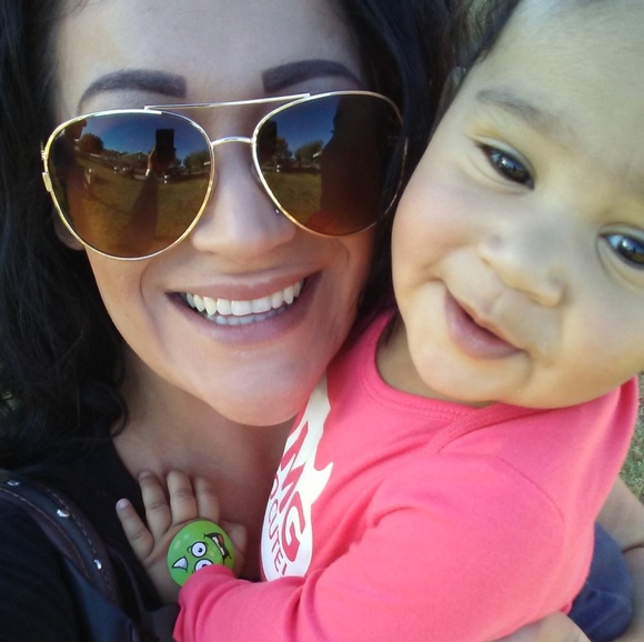 Meet your Posher, Elisia - Picture 2 of 4